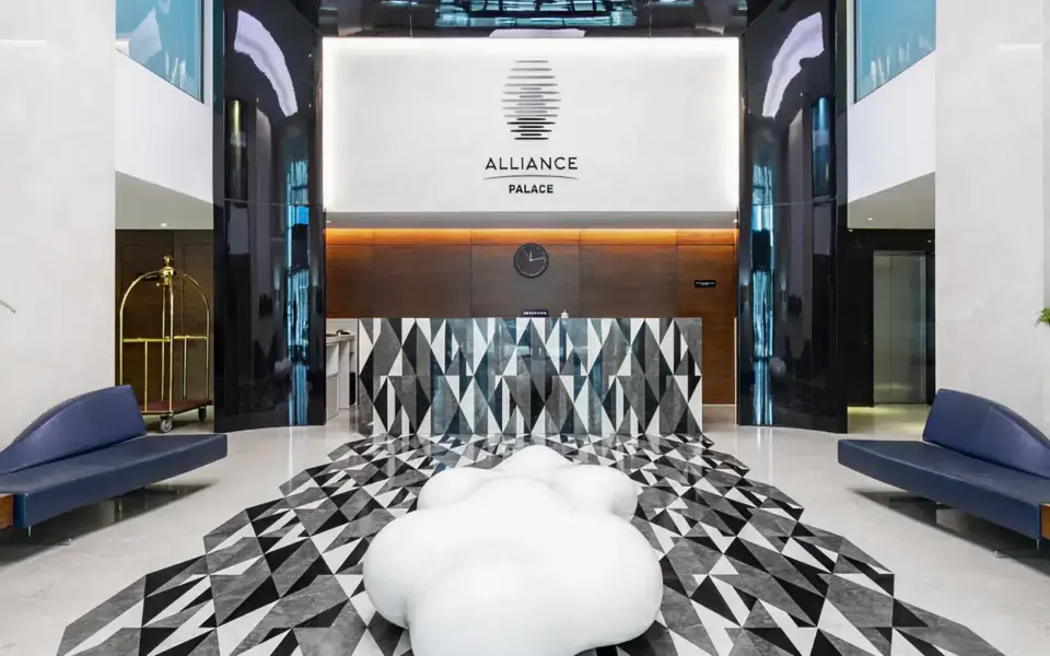 Ресепшен и холл жилого комплекса Alliance Palace в Батуми