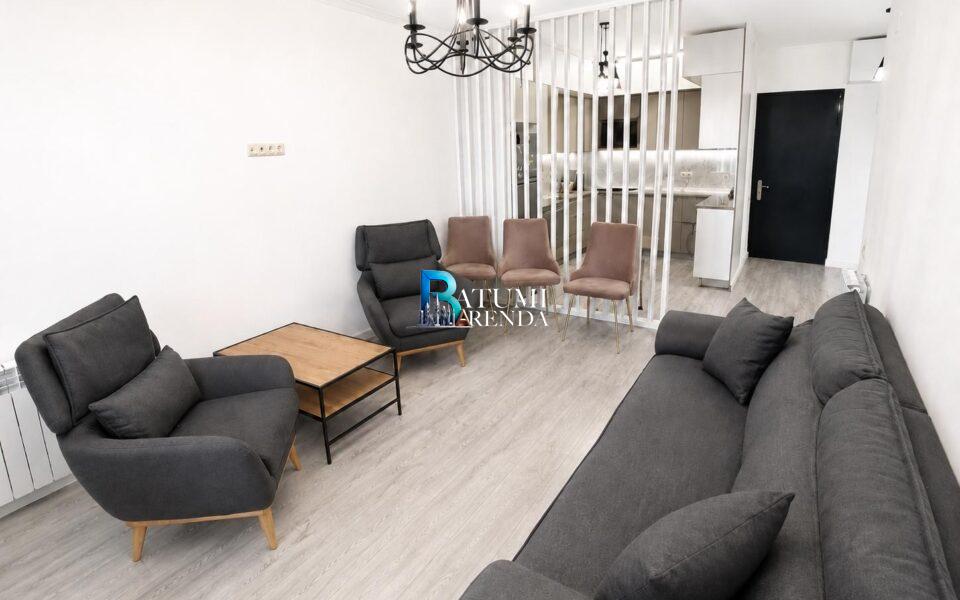 Общая зона с кухней и гостиной в 2-комнатной квартире 60 м² в ЖК New Line в районе Багратиони, Батуми