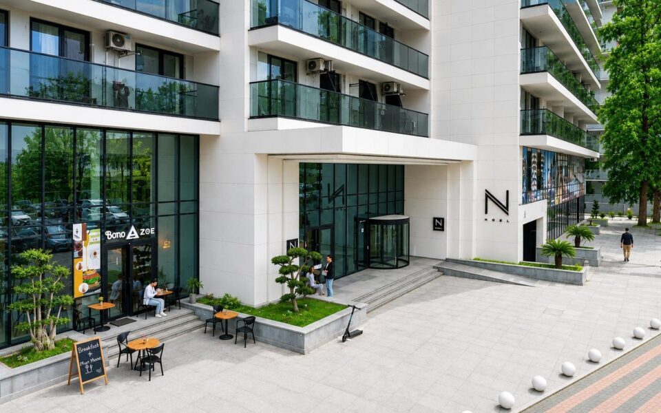 Вид с дрона на территорию жилого комплекса Next Apartments в Батуми