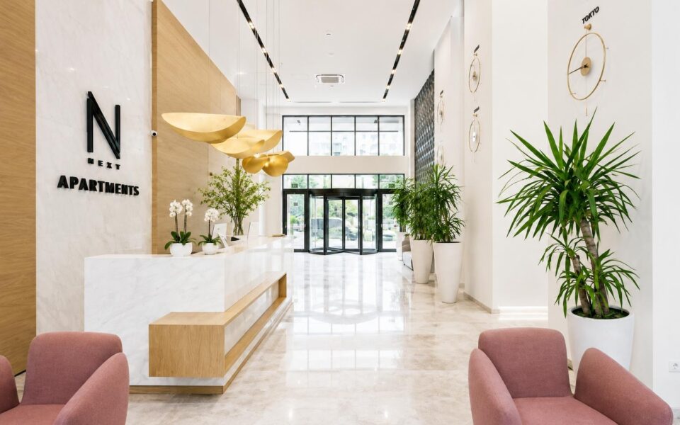 Холл и ресепшен жилого комплекса Next Apartments в Батуми